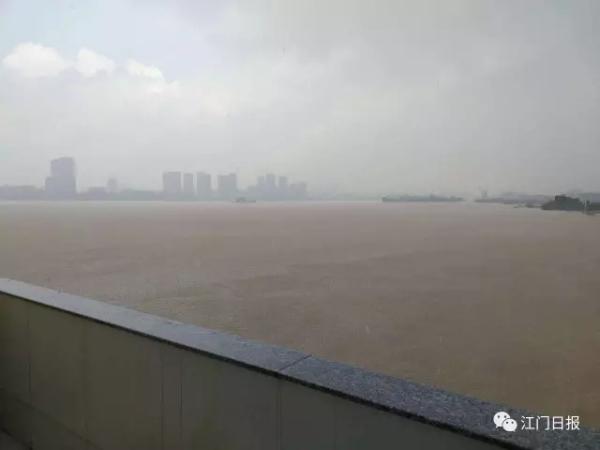 天降暴雨。.webp.jpg 天降暴雨。.webp.jpg