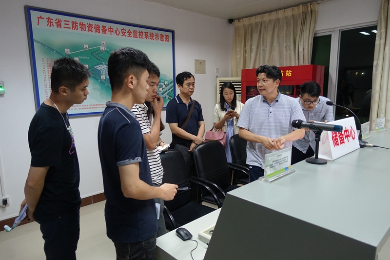 1519702876128062713-original.jpg 媒体记者 参观省三防物资储备中心.jpg